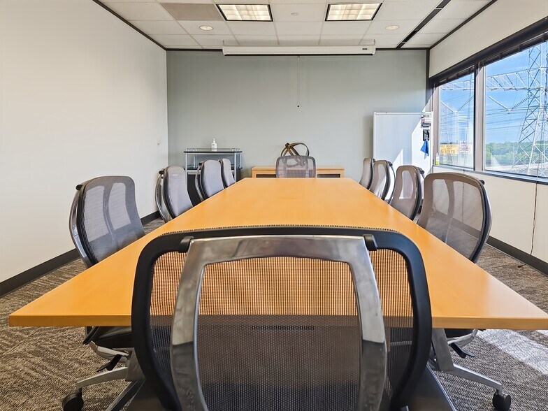 More Photos Of 3663 N Sam Houston Pky E, Houston Coworking Space