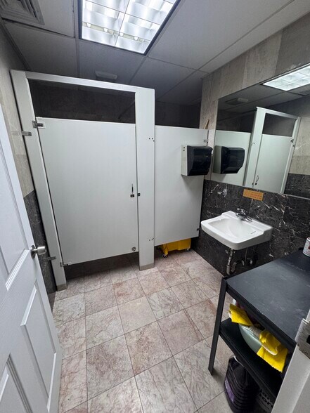 More Photos Of 13332 41st Rd, Flushing Medical For Lease