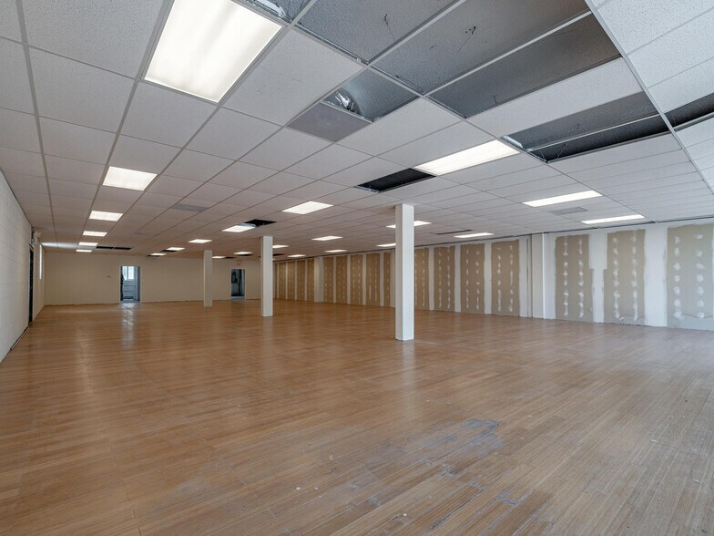More Photos Of 8322-8330 Olive Blvd, Saint Louis Storefront For Lease