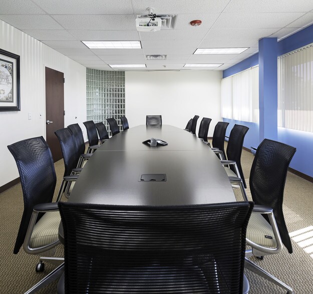 More Photos Of 135-175 Froehlich Farm Blvd, Woodbury Unknown For Lease