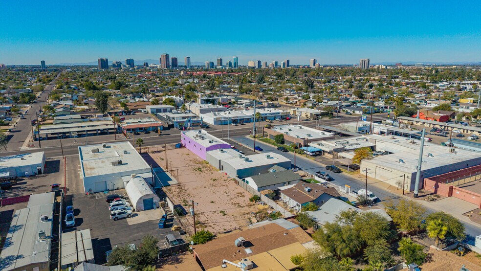 More Photos Of 2533 N 16th St, Phoenix Showroom For Sale