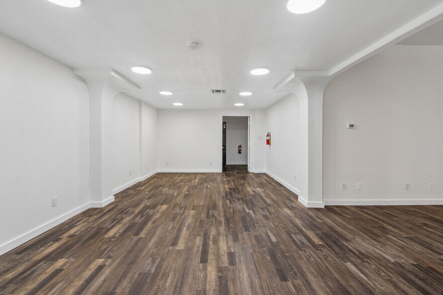 More Photos Of 6536 Lincoln Way N, Saint Petersburg Warehouse For Lease