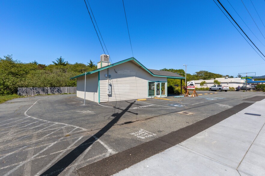 Primary Photo Of 309 Us Highway 101 S, Crescent City General Retail For Lease