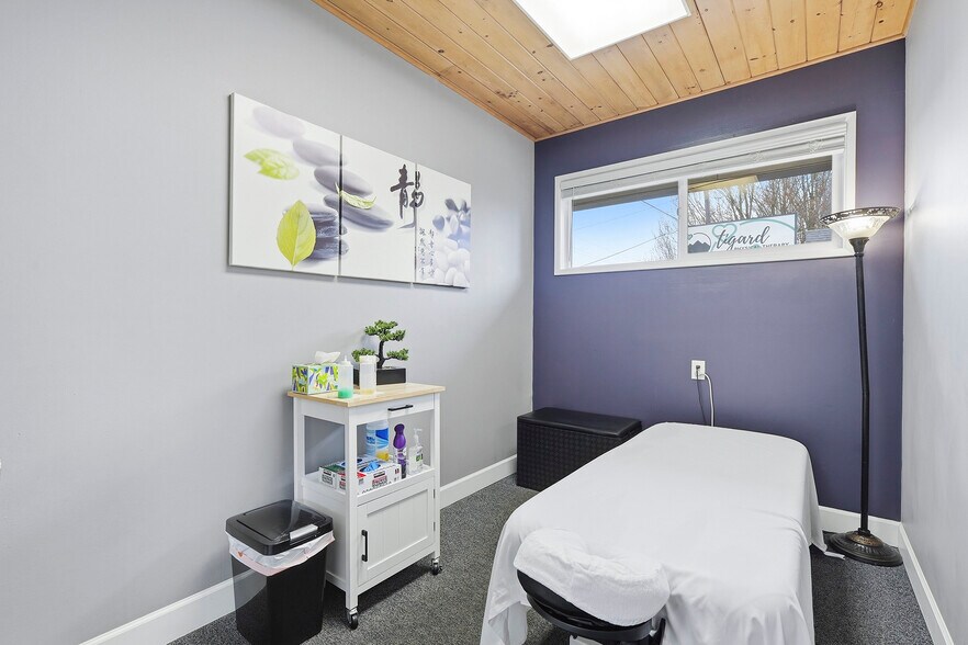 More Photos Of 12720 SW Pacific Hwy, Tigard General Retail For Sale