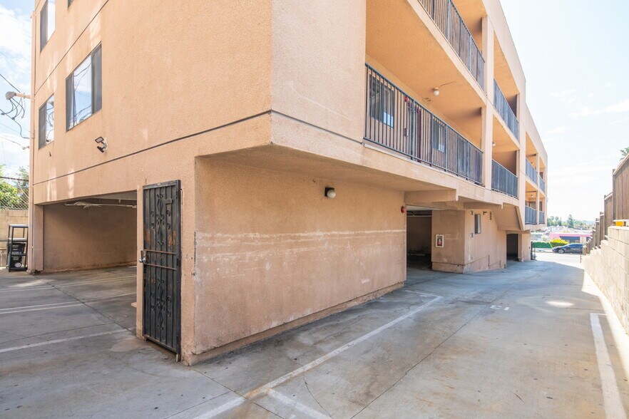 More Photos Of 5335 Huntington Dr N, Los Angeles Apartments For Sale