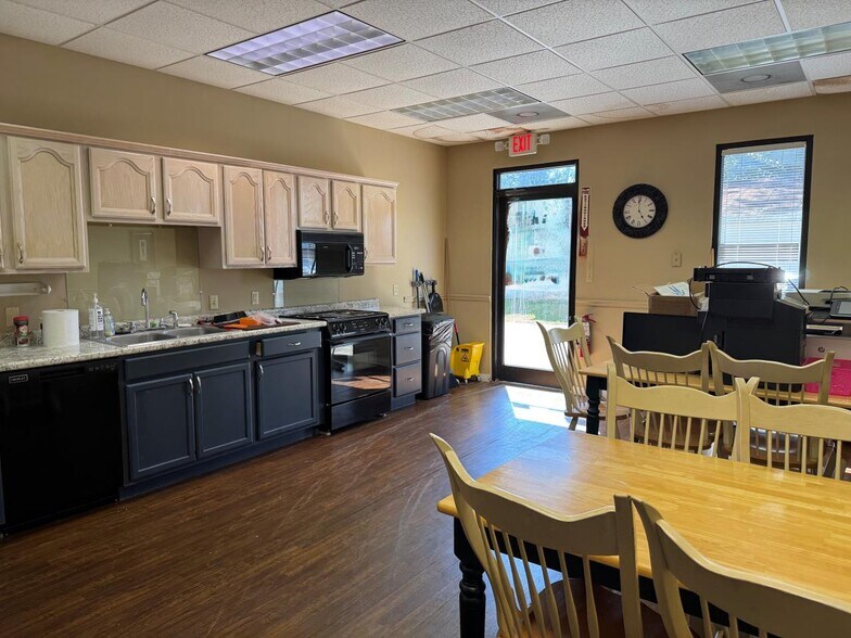 More Photos Of 149 N Railroad St, Selmer Industrial For Sale