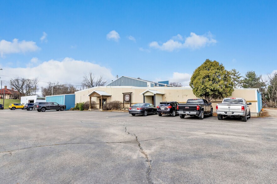 More Photos Of 715 Redfield St, Waupaca Freestanding For Sale