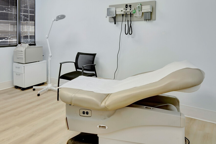More Photos Of 18800 Delaware St, Huntington Beach Medical For Lease