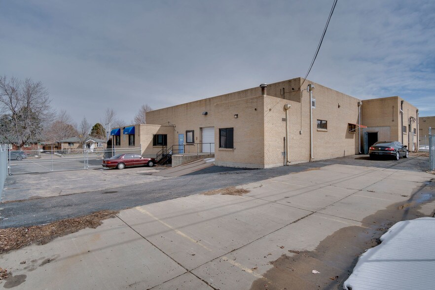 More Photos Of 4940 E Asbury Ave, Denver Warehouse For Lease