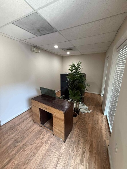 More Photos Of 6116 Rolling Rd, Springfield Medical For Sale