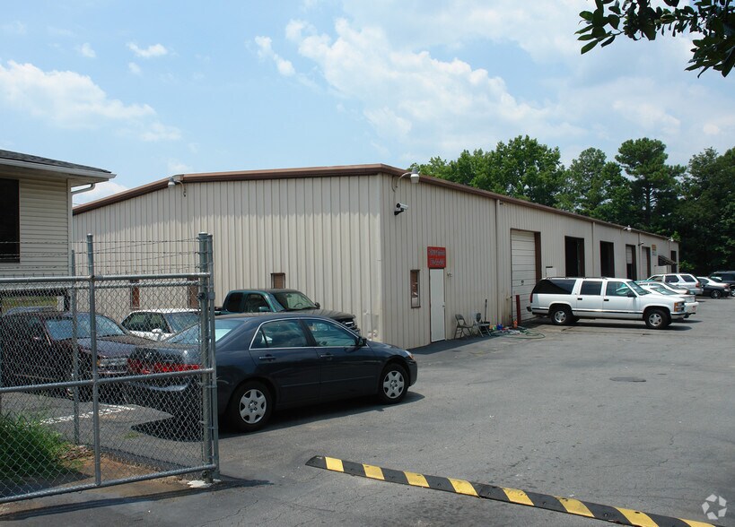More Photos Of 3540 Lawrenceville Hwy, Tucker Service For Sale