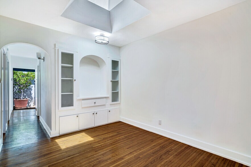 More Photos Of 1231-1233 17th St, Santa Monica Apartments For Sale