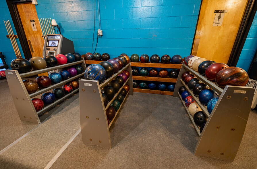 More Photos Of 675 Grant St, Winneconne Bowling Alley For Sale