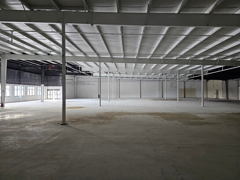 More Photos Of 910 Anderson St, Piedmont Supermarket For Lease