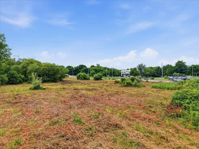 More Photos Of 16 Stonington Rd, Mystic Storefront For Sale