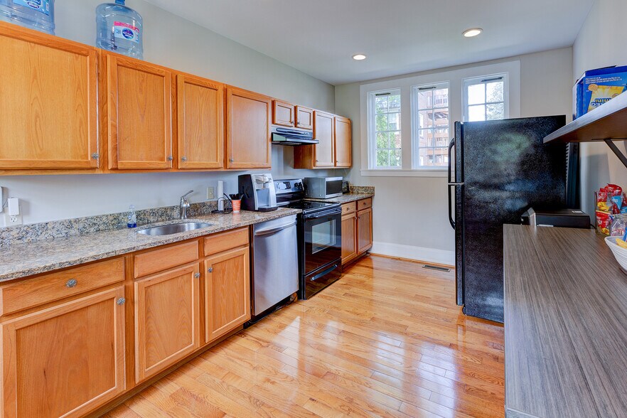 More Photos Of 400 W Pennsylvania Ave, Towson Office For Sale