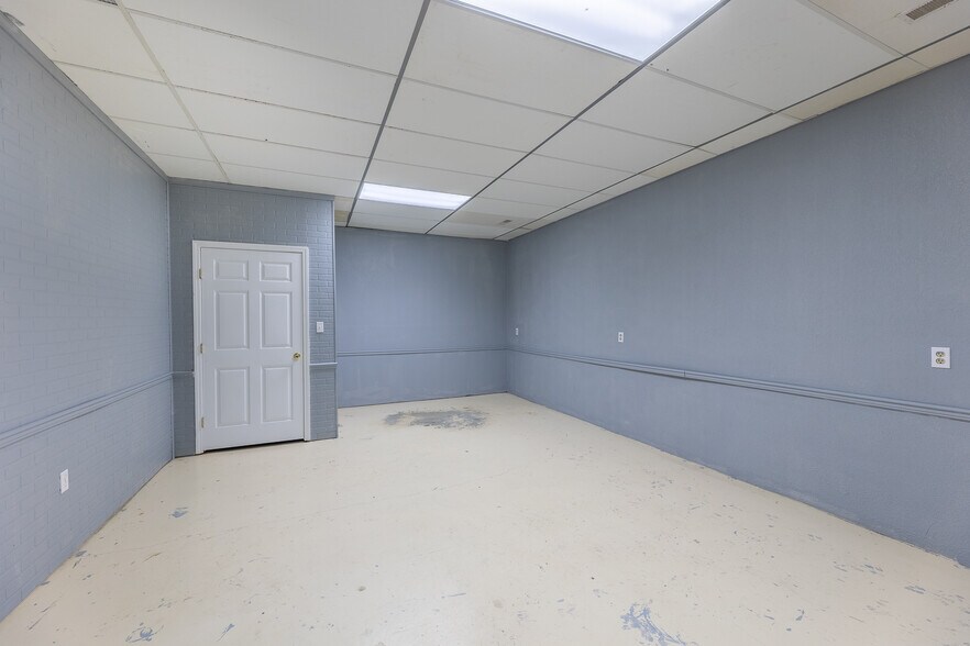 More Photos Of 602 E Outer Rd, Poplar Bluff Warehouse For Sale