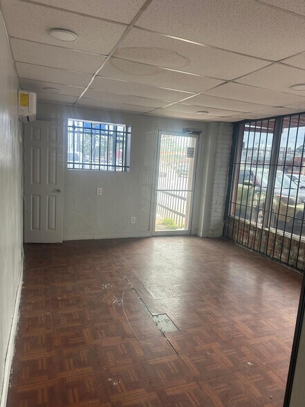 More Photos Of 5454 N Shepherd Dr, Houston Auto Salvage Facility For Lease