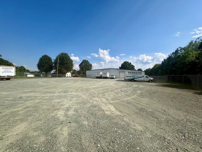 More Photos Of 6909 Burlington Rd, Whitsett Freestanding For Lease