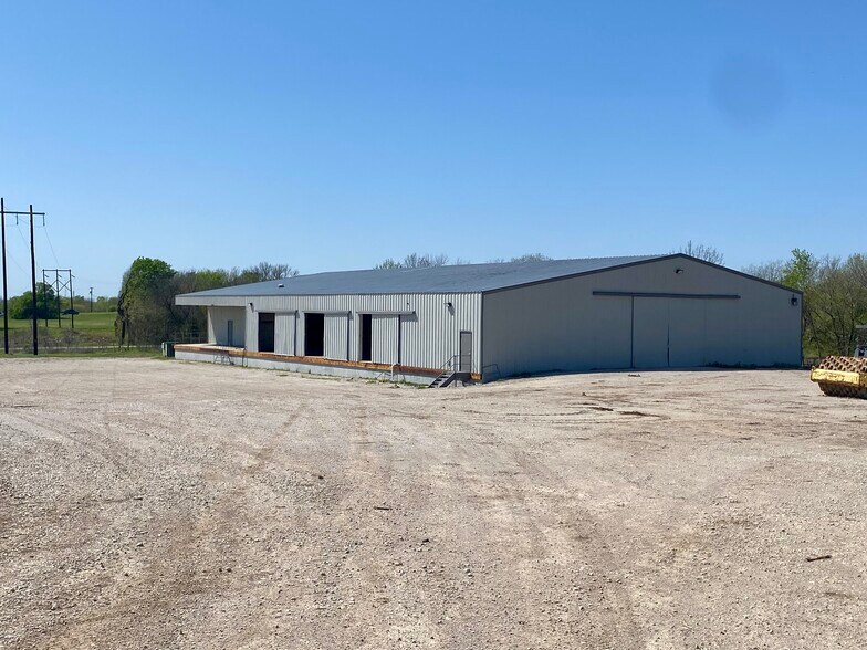 More Photos Of 1401 E Highway 82, Gainesville Industrial For Lease