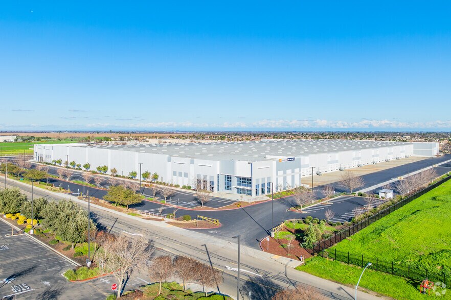 More Photos Of 400 Park Center Dr, Patterson Warehouse For Lease