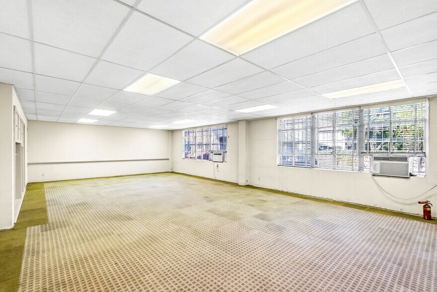 More Photos Of 1701 W Woodlawn Ave, San Antonio Religious Facility For Sale