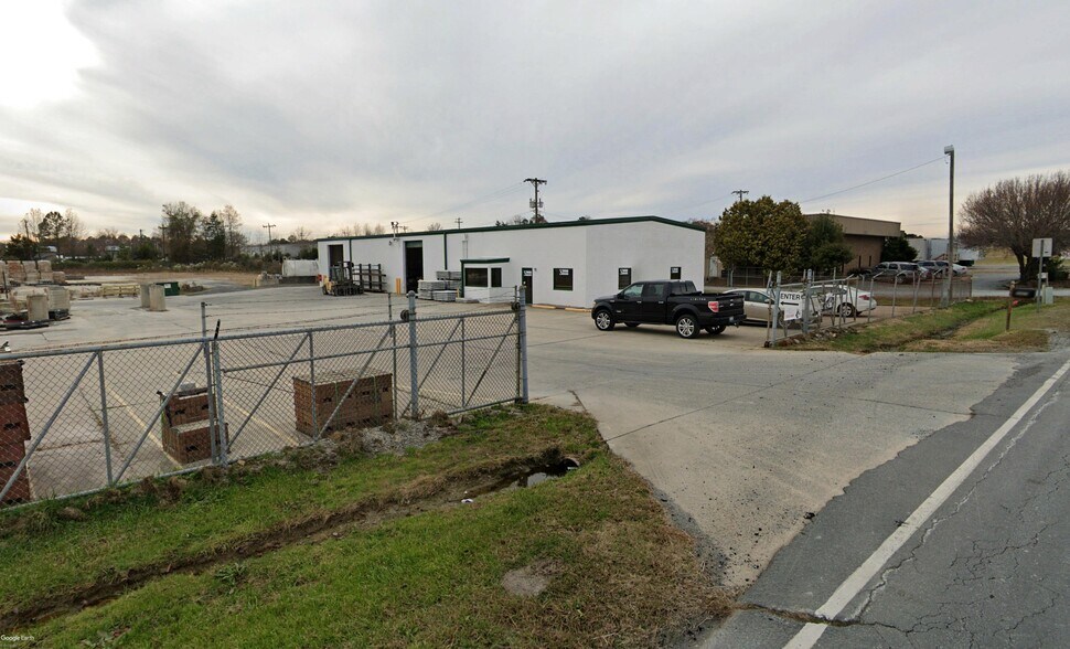 More Photos Of 3400 Smith Farm Rd, Matthews Warehouse For Lease