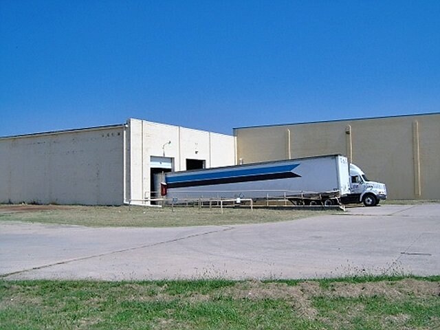 More Photos Of 7615 Warehouse Ave, Winfield Manufacturing For Lease