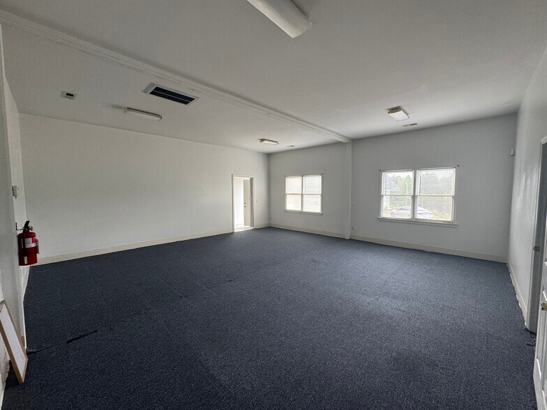More Photos Of 4931 Drive in Ln, Wendell General Retail For Lease