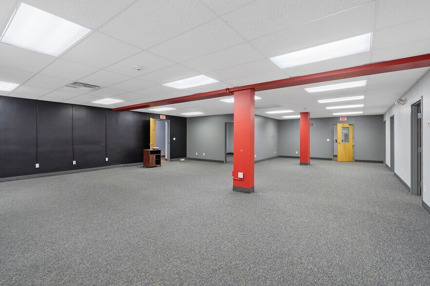 More Photos Of 34 Wright Ave, Auburn Truck Terminal For Lease