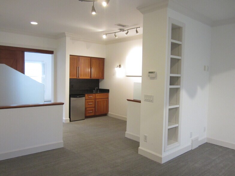 More Photos Of 452 E Paces Ferry Rd NE, Atlanta Office For Sale
