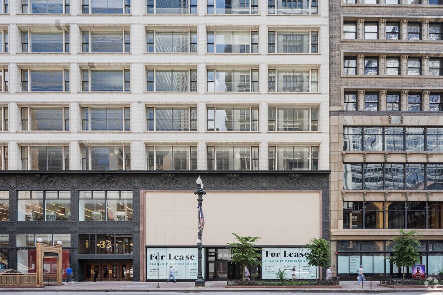 More Photos Of 1-35 S State St, Chicago Office For Lease
