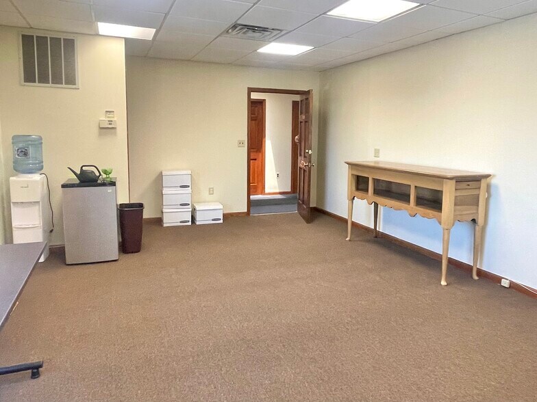 More Photos Of 29 Beach Rd, Monmouth Beach Office For Lease