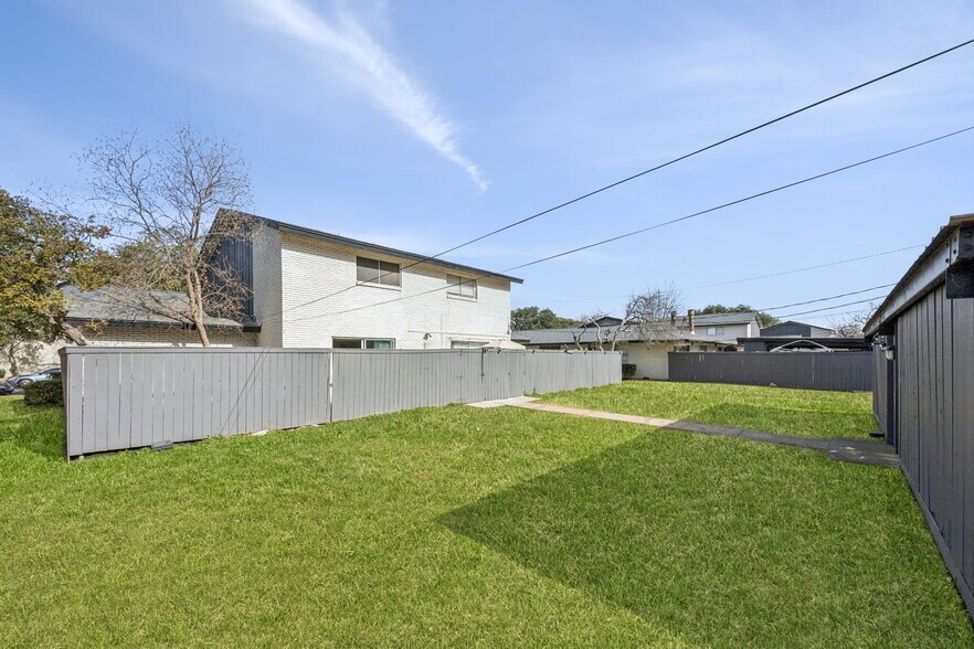 More Photos Of 15545 El Estado Dr, Dallas Multifamily For Sale