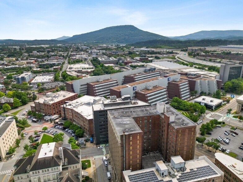 More Photos Of 1100 Market St, Chattanooga Office For Sale