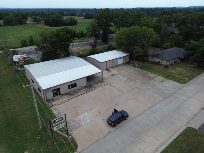 More Photos Of 542-544 Chestnut St, Skiatook Warehouse For Lease