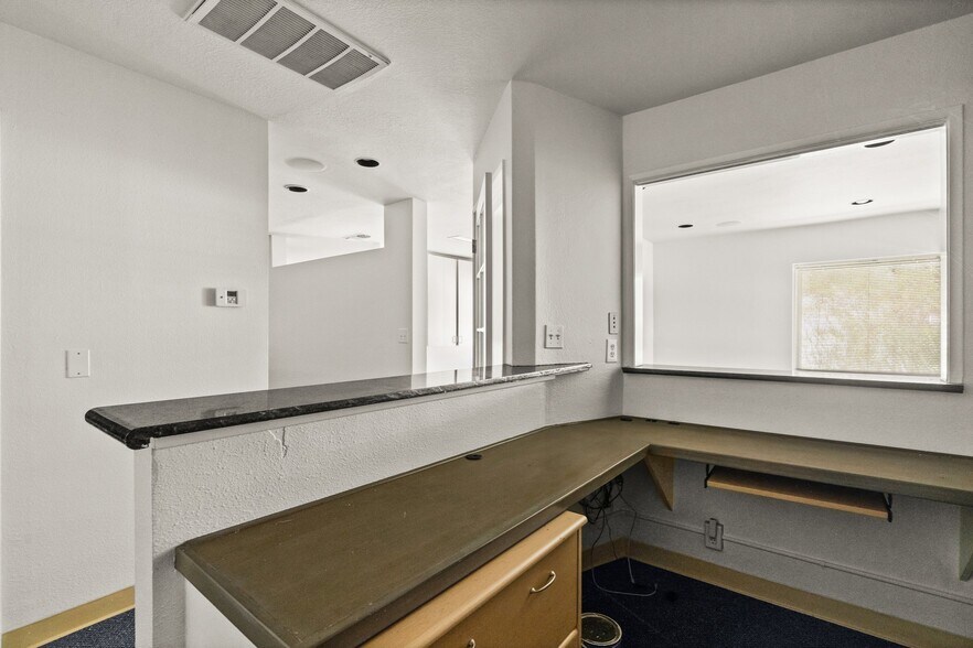 More Photos Of 386-398 Lombard St, Thousand Oaks Medical For Lease