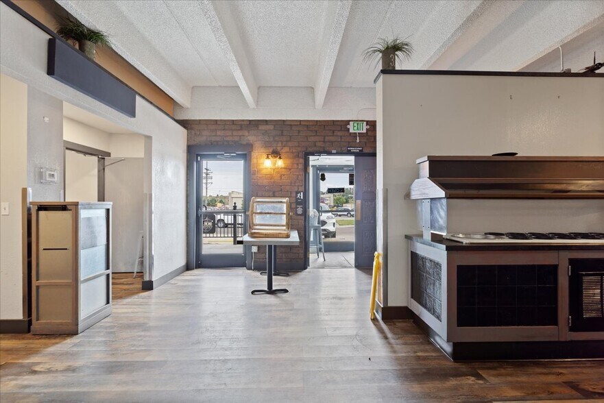 More Photos Of 122 W 6th St, Cheyenne Light Distribution For Lease