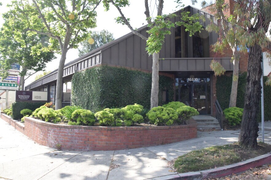 More Photos Of 16810 Ventura Blvd, Encino Loft Creative Space For Lease