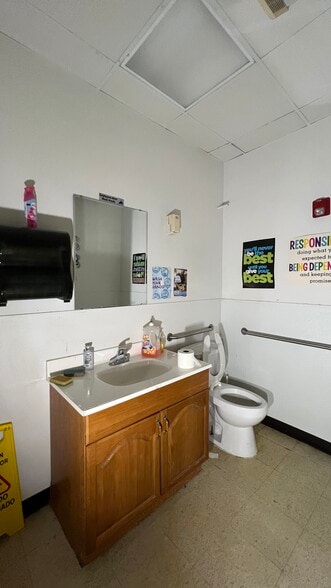 More Photos Of 7138-7142 Cole Creek Dr, Houston Unknown For Lease