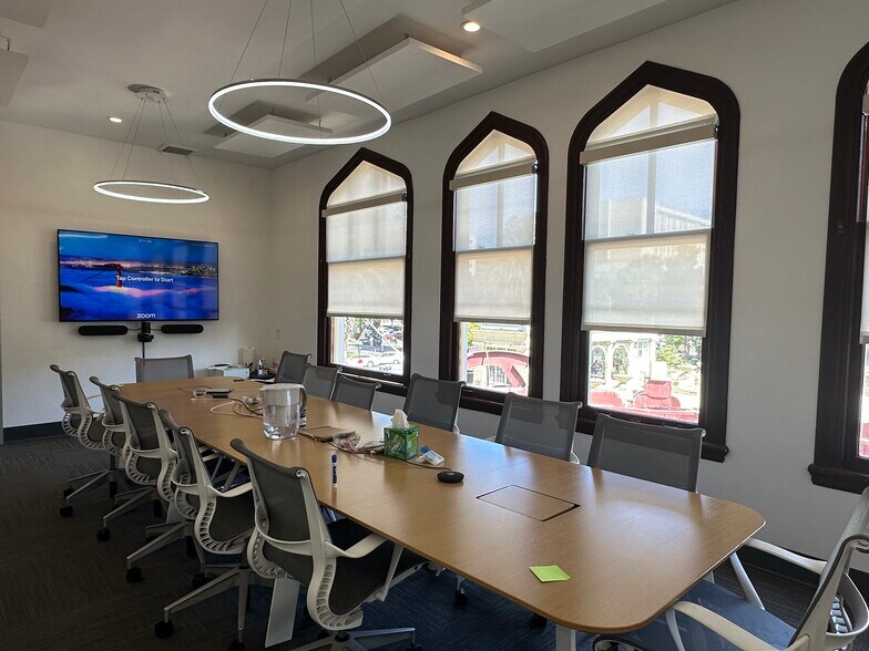 More Photos Of 2209-2223 Broadway St, Redwood City Movie Theatre For Lease