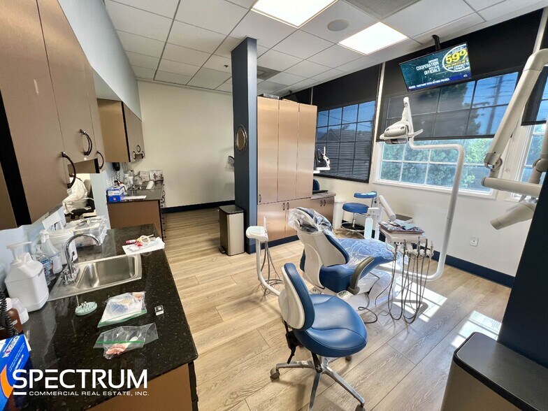 More Photos Of 23206 Lyons Ave, Santa Clarita Medical For Sale