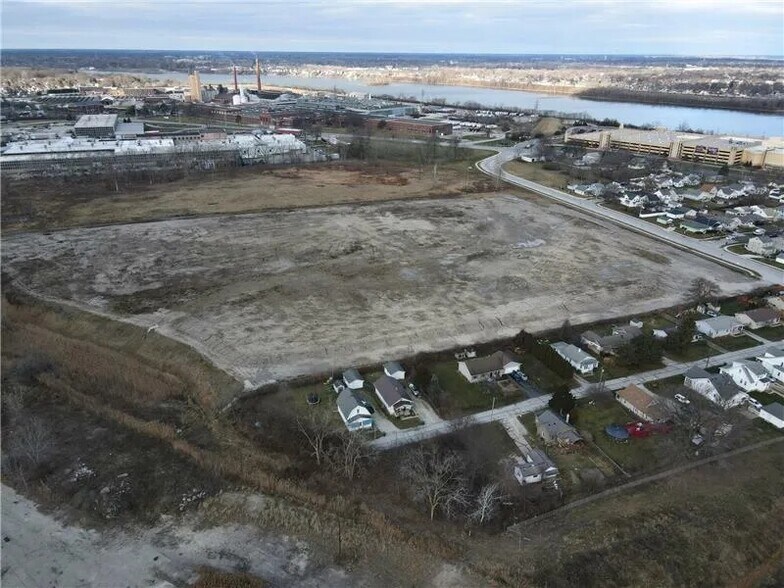 More Photos Of 0 Hollywood Blvd, Rossford Land For Sale