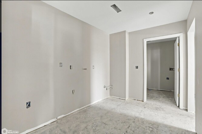 More Photos Of 1307 Broadway St, West Burlington Freestanding For Sale