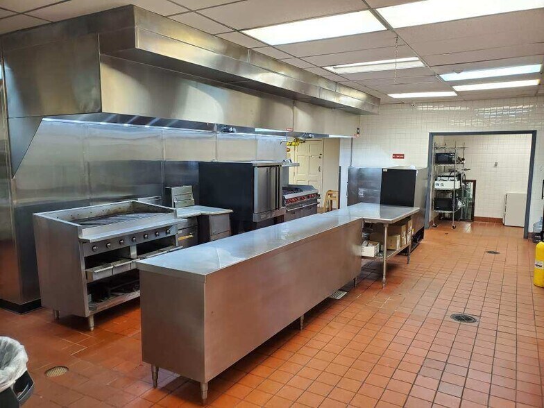 More Photos Of 3050 University Pky, Winston-Salem Hotel For Lease