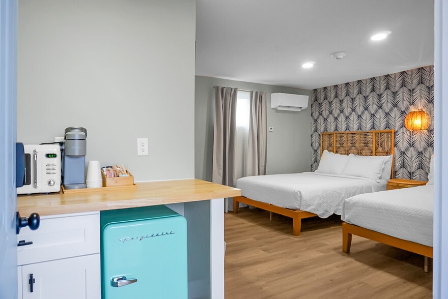 More Photos Of 213 Raleigh Ave, Carolina Beach Hotel For Sale