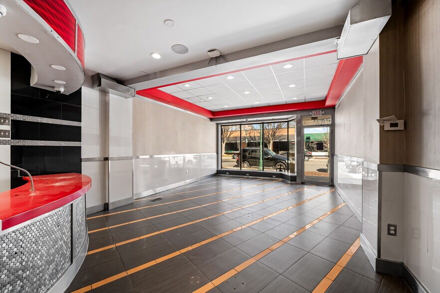 More Photos Of 13 W Allegheny Ave, Towson Storefront For Sale