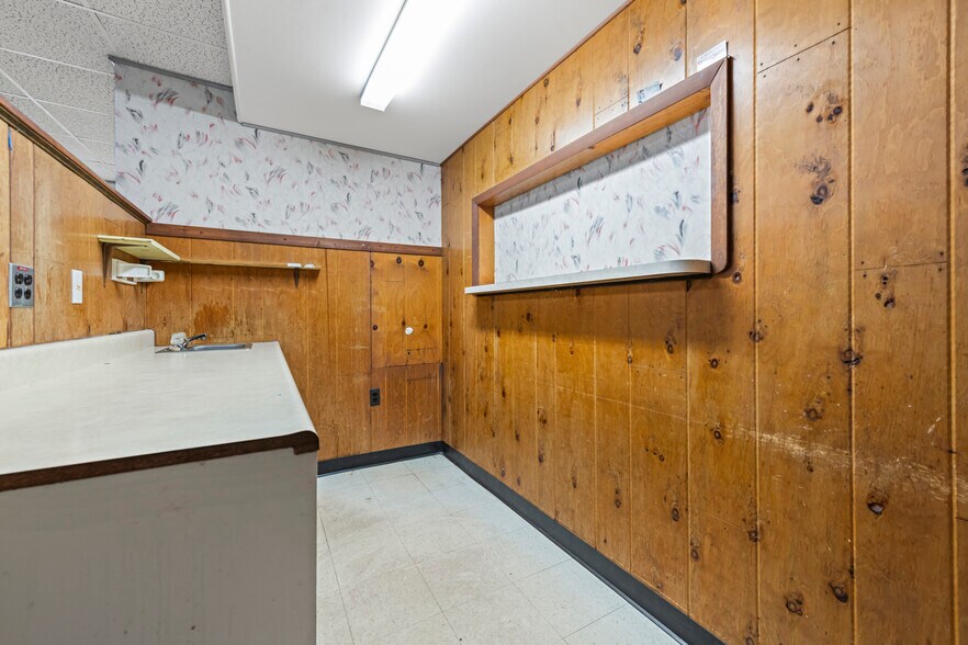 More Photos Of 3103 Lapeer Rd, Port Huron General Retail For Sale