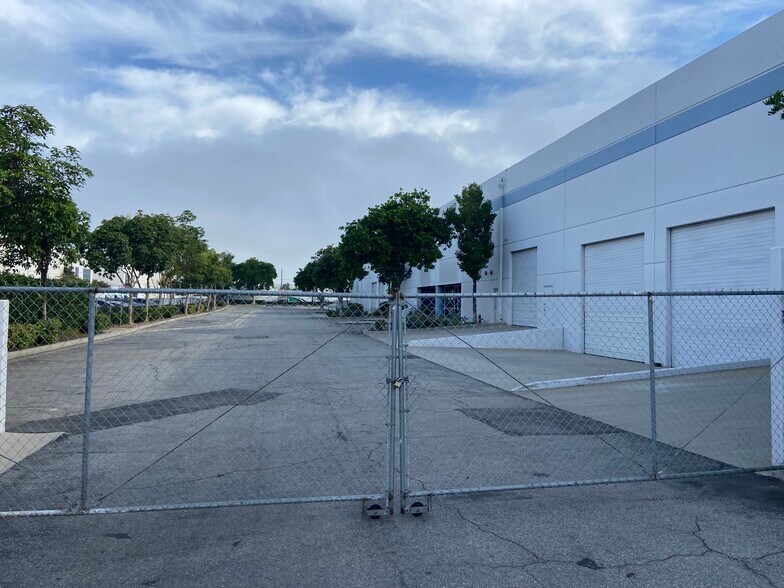 More Photos Of 14059 Stage Rd, Santa Fe Springs Warehouse For Lease