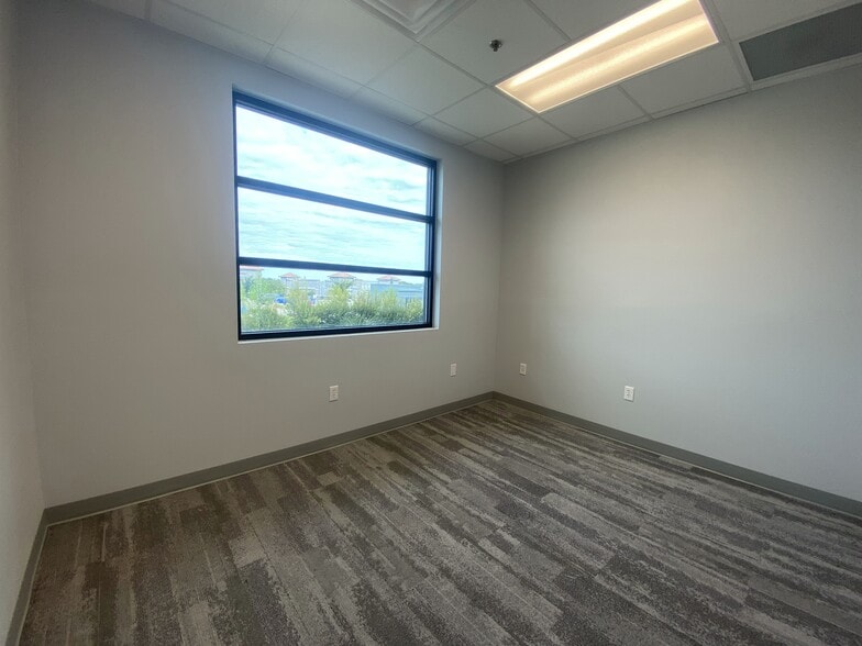 More Photos Of 1880 N Stonebridge Dr, McKinney Medical For Sale